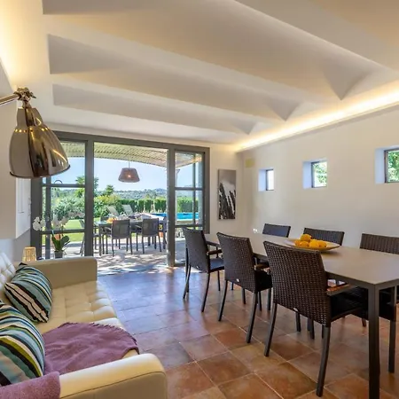 Villa Sleeps 6 With Pool Air Con And Wifi Pollença