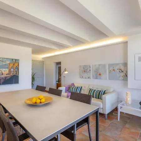 Sleeps 6 With Pool Air Con And Wifi *