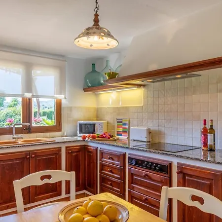 Villa Sleeps 6 With Pool Air Con And Wifi