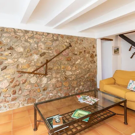 Villa Sleeps 6 With Pool Air Con And Wifi