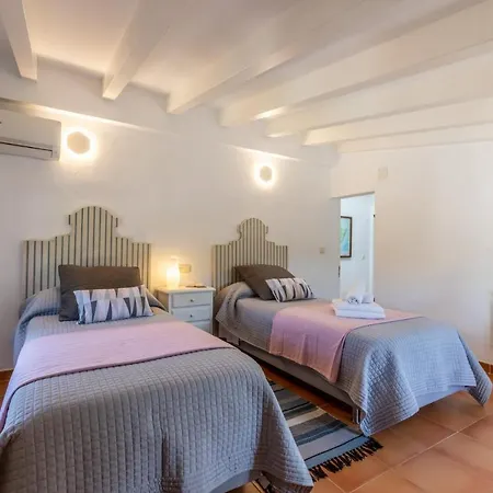 Sleeps 6 With Pool Air Con And Wifi * Pollença